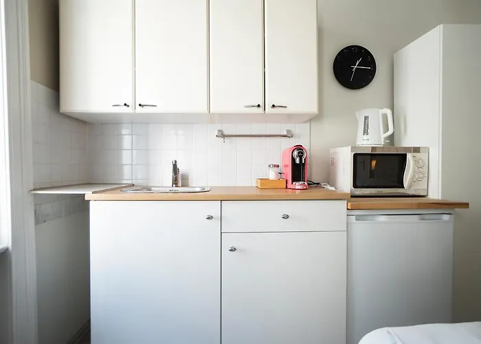 Bright ,cozy , And Cute In Apartment *